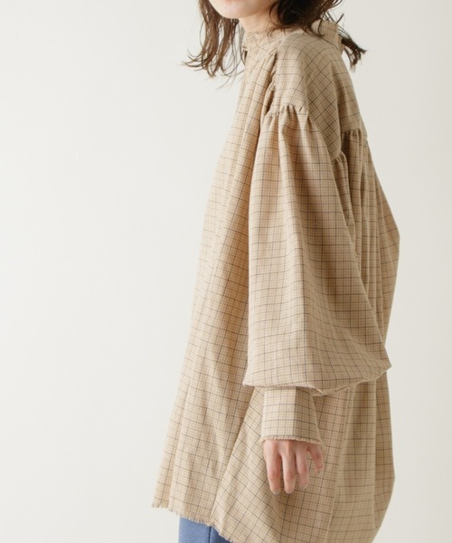 Kastane（カスタネ）の「【Thank Mat'l.】リサイクルヤーンギャザーボリュームシャツ（シャツ/ブラウス・レディース・ベージュ/グリーン/アイボリー・FREE）」の3枚目の写真