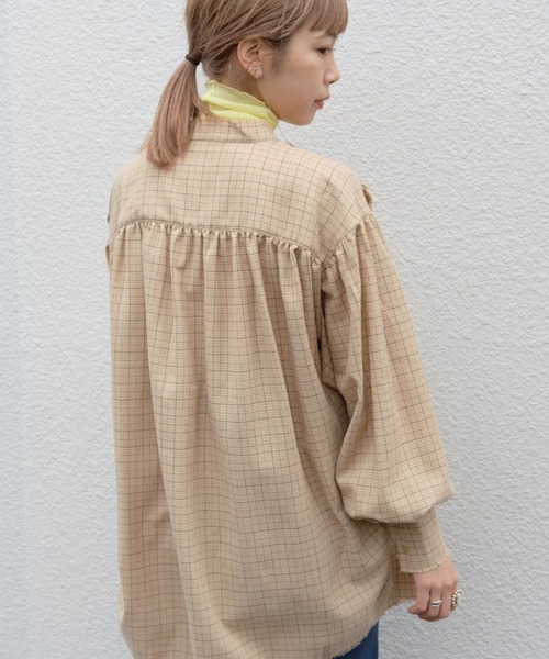 Kastane（カスタネ）の「【Thank Mat'l.】リサイクルヤーンギャザーボリュームシャツ（シャツ/ブラウス・レディース・ベージュ/グリーン/アイボリー・FREE）」の4枚目の写真