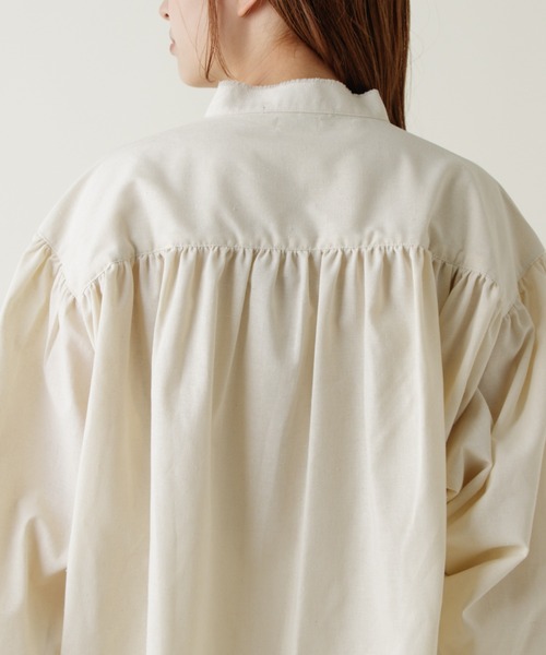 Kastane（カスタネ）の「【Thank Mat'l.】リサイクルヤーンギャザーボリュームシャツ（シャツ/ブラウス・レディース・ベージュ/グリーン/アイボリー・FREE）」の12枚目の写真