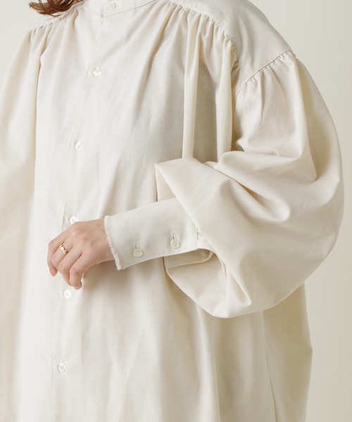 Kastane（カスタネ）の「【Thank Mat'l.】リサイクルヤーンギャザーボリュームシャツ（シャツ/ブラウス・レディース・ベージュ/グリーン/アイボリー・FREE）」の10枚目の写真