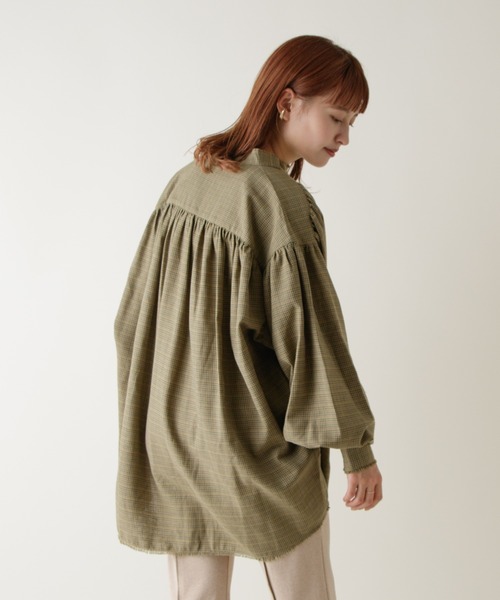 Kastane（カスタネ）の「【Thank Mat'l.】リサイクルヤーンギャザーボリュームシャツ（シャツ/ブラウス・レディース・ベージュ/グリーン/アイボリー・FREE）」の8枚目の写真