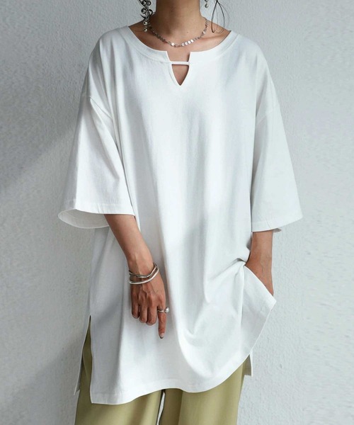 antiqua(アンティカ)の「大人の品格。バー付きキーネックトップス(Tシャツ/カットソー・レディース・ブラック/ベージュ/カーキ/ブラウン系その他/ブラウン系その他2/オフホワイト・FREE)」の2枚目の写真