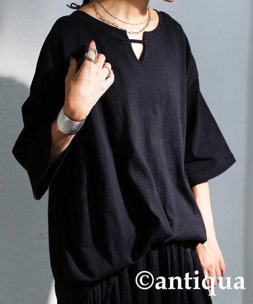 antiqua(アンティカ)の「大人の品格。バー付きキーネックトップス(Tシャツ/カットソー・レディース・ブラック/ベージュ/カーキ/ブラウン系その他/ブラウン系その他2/オフホワイト・FREE)」の3枚目の写真