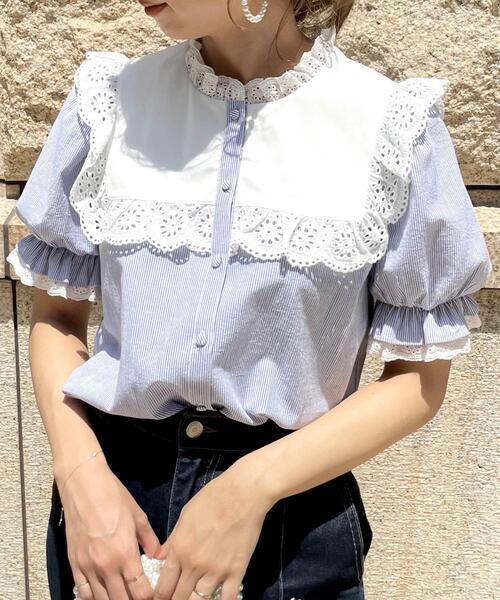 Allamanda(アラマンダ)の「ヨークフリルレース/ブラウス(シャツ/ブラウス・レディース・ブルー系1/その他3/オフホワイト・M)」の2枚目の写真