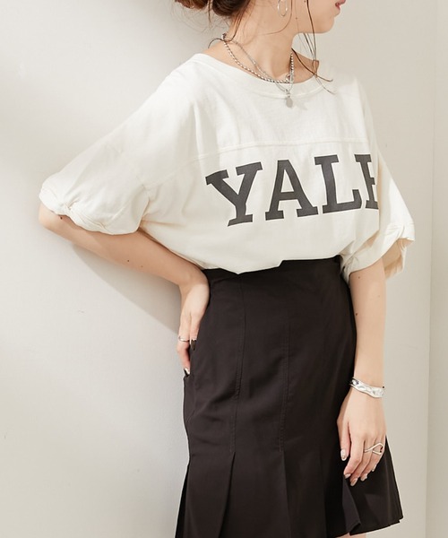 Chico(チコ)の「YALEロゴプリントラグビーTシャツ(Tシャツ/カットソー・レディース・ネイビー/パープル/チャコールグレー/ホワイト・FREE)」の1枚目の写真