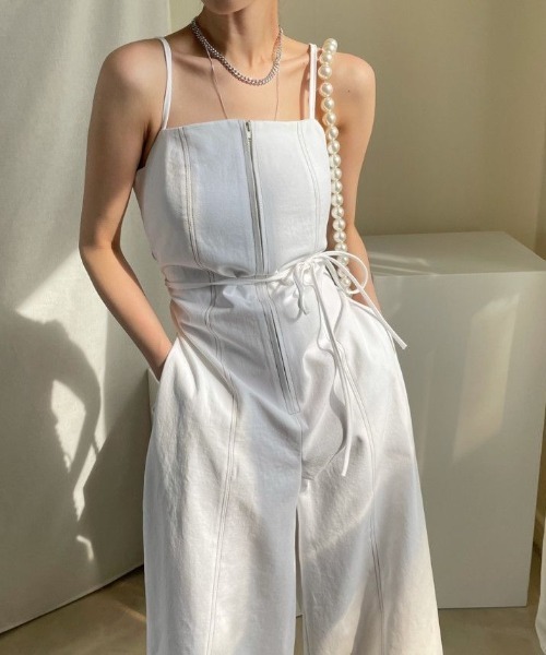 KOR(ケーオーアール)の「背中あきフロントジップサロペット/オールインワン(サロペット/オーバーオール・レディース・ホワイト/ブラック/ブルー・S/M/L)」の2枚目の写真