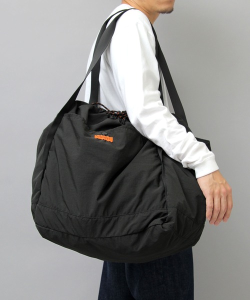 UNIVERSAL OVERALL(ユニバーサルオーバーオール)の「大容量 巾着 ショルダーバッグ(トートバッグ・メンズ・ブラック/グレー/オレンジ・FREE)」の8枚目の写真