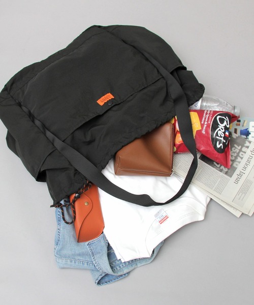 UNIVERSAL OVERALL(ユニバーサルオーバーオール)の「大容量 巾着 ショルダーバッグ(トートバッグ・メンズ・ブラック/グレー/オレンジ・FREE)」の5枚目の写真
