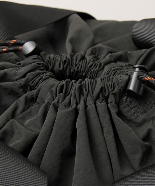 UNIVERSAL OVERALL(ユニバーサルオーバーオール)の「大容量 巾着 ショルダーバッグ(トートバッグ・メンズ・ブラック/グレー/オレンジ・FREE)」の21枚目の写真