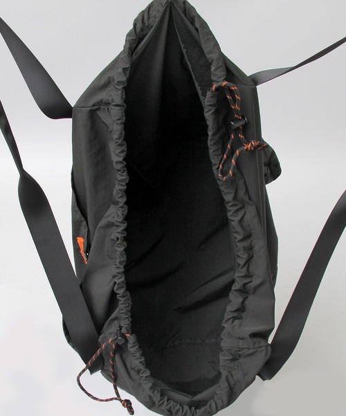 UNIVERSAL OVERALL(ユニバーサルオーバーオール)の「大容量 巾着 ショルダーバッグ(トートバッグ・メンズ・ブラック/グレー/オレンジ・FREE)」の6枚目の写真