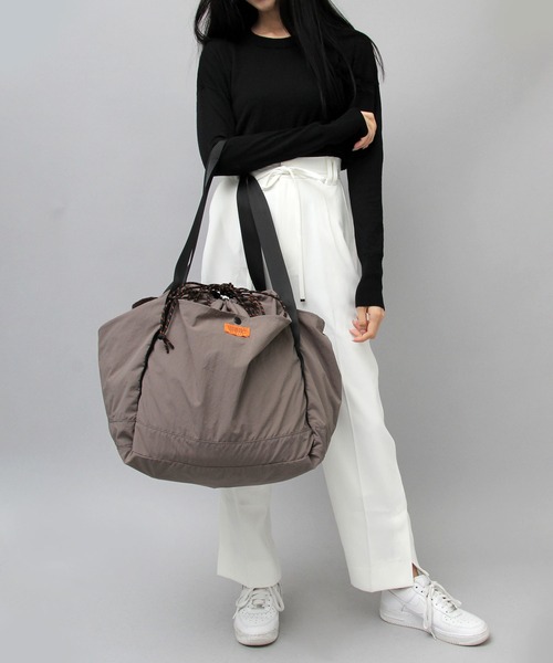 UNIVERSAL OVERALL(ユニバーサルオーバーオール)の「大容量 巾着 ショルダーバッグ(トートバッグ・メンズ・ブラック/グレー/オレンジ・FREE)」の19枚目の写真