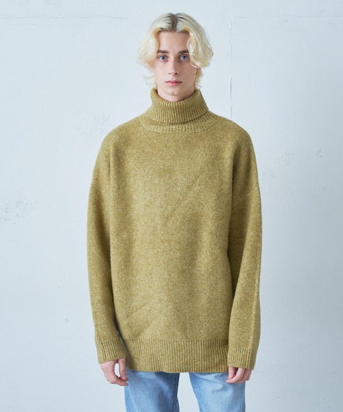 Lui's(ルイス)の「ビッグシルエット タートルニット 12COLOR'S(ニット/セーター・メンズ・ホワイト/ライトグレー/ブラック/ベージュ/オリーブ/レッド/ダークグレー/グリーン/ラベンダー/イエロー/ワインレッド/オレンジ・FREE)」の7枚目の写真