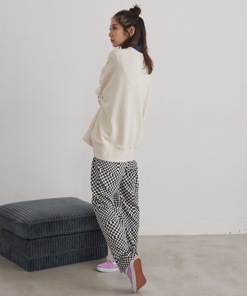 Auntie Rosa Holiday（アンティローザホリデー）の「オーバーサイズカラースウェットプルオーバー（スウェット・レディース・チャコールグレー/レッド/オレンジ/グリーン/アイボリー/ピンク/ホワイト・FREE）」の10枚目の写真