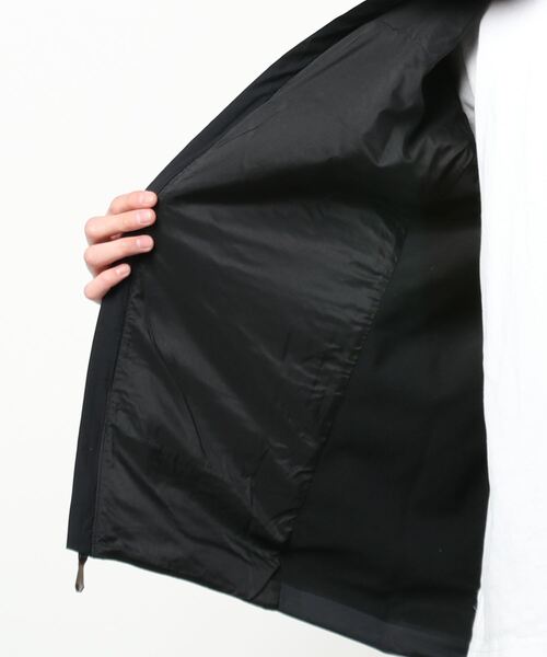 ARC'TERYX(アークテリクス)の「【ARC'TERYX】ATOM LT JACKET MEN(ナイロンジャケット・メンズ・ブラック・MEDIUM/X-LARGE/LARGE)」の2枚目の写真