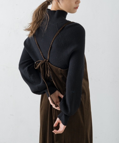 Kastane(カスタネ)の「【WEB限定カラーあり】リブ切り替えハイネックニット(ニット/セーター・レディース・ブラック/パープル/グリーン/モカ/グリーン系その他/オレンジ/アイボリー・FREE)」の3枚目の写真