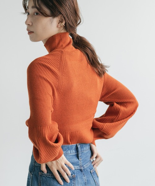 Kastane(カスタネ)の「【WEB限定カラーあり】リブ切り替えハイネックニット(ニット/セーター・レディース・ブラック/パープル/グリーン/モカ/グリーン系その他/オレンジ/アイボリー・FREE)」の16枚目の写真