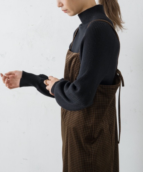 Kastane(カスタネ)の「【WEB限定カラーあり】リブ切り替えハイネックニット(ニット/セーター・レディース・ブラック/パープル/グリーン/モカ/グリーン系その他/オレンジ/アイボリー・FREE)」の21枚目の写真