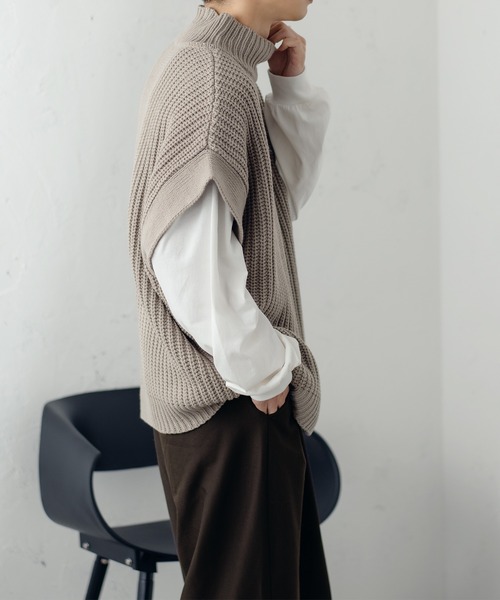 epnok（エプノック）の「ハイネックニットベスト（ベスト・メンズ・アイボリー/グレイッシュベージュ/グレイッシュブルー・SMALL/MEDIUM/LARGE）」の13枚目の写真