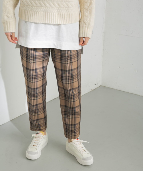 URBAN RESEARCH（アーバンリサーチ）の「UR TECH ドロストテーパードパンツ（その他パンツ・レディース・ホワイト系その他/チェック/ベージュ/ブラック・38/34/36）」の5枚目の写真