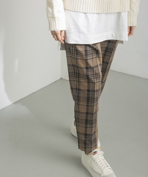 URBAN RESEARCH（アーバンリサーチ）の「UR TECH ドロストテーパードパンツ（その他パンツ・レディース・ホワイト系その他/チェック/ベージュ/ブラック・38/34/36）」の6枚目の写真