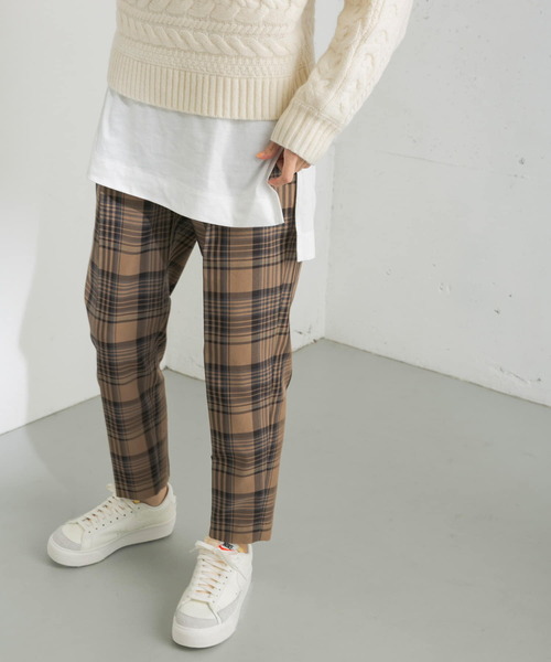 URBAN RESEARCH（アーバンリサーチ）の「UR TECH ドロストテーパードパンツ（その他パンツ・レディース・ホワイト系その他/チェック/ベージュ/ブラック・38/34/36）」の7枚目の写真