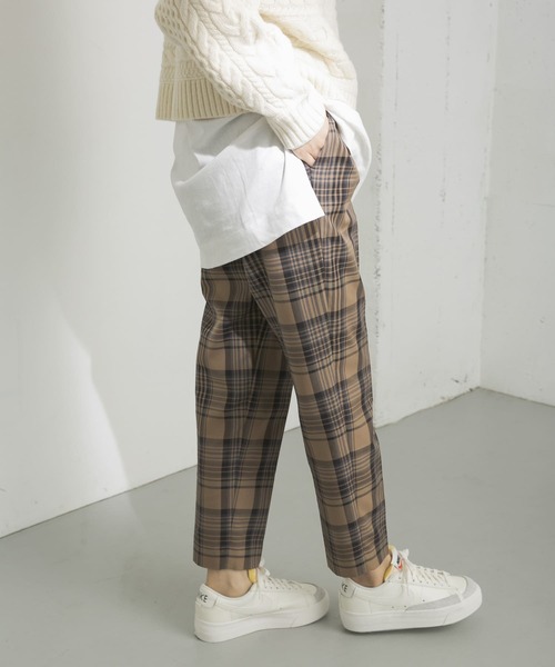 URBAN RESEARCH（アーバンリサーチ）の「UR TECH ドロストテーパードパンツ（その他パンツ・レディース・ホワイト系その他/チェック/ベージュ/ブラック・38/34/36）」の9枚目の写真