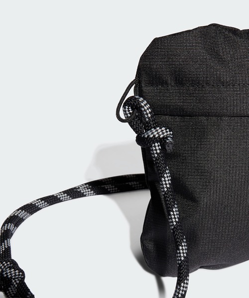 adidas Originals(アディダスオリジナルス)の「R.Y.V. シンプル ポーチ / アディダスオリジナルス(ショルダーバッグ・メンズ・ブラック・FREE)」の2枚目の写真