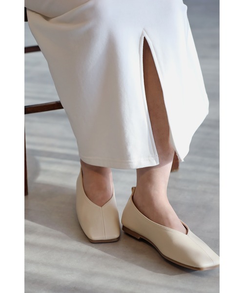 Bonjour Sagan(ボンジュールサガン)の「スクエアトゥパンプス(パンプス・レディース・オフホワイト/ブラック・SMALL/MEDIUM/LARGE)」の1枚目の写真