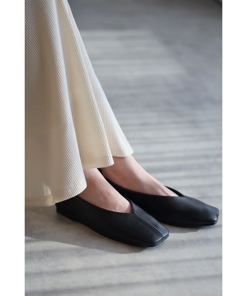 Bonjour Sagan(ボンジュールサガン)の「スクエアトゥパンプス(パンプス・レディース・オフホワイト/ブラック・SMALL/MEDIUM/LARGE)」の2枚目の写真