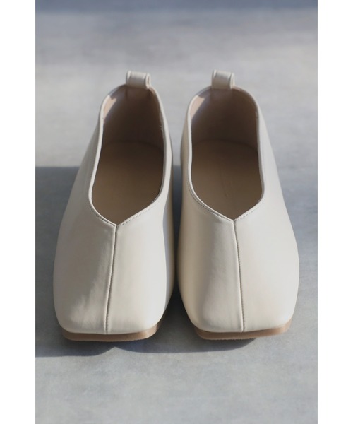 Bonjour Sagan(ボンジュールサガン)の「スクエアトゥパンプス(パンプス・レディース・オフホワイト/ブラック・SMALL/MEDIUM/LARGE)」の5枚目の写真