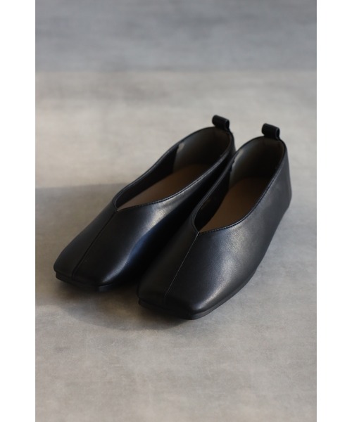 Bonjour Sagan(ボンジュールサガン)の「スクエアトゥパンプス(パンプス・レディース・オフホワイト/ブラック・SMALL/MEDIUM/LARGE)」の3枚目の写真