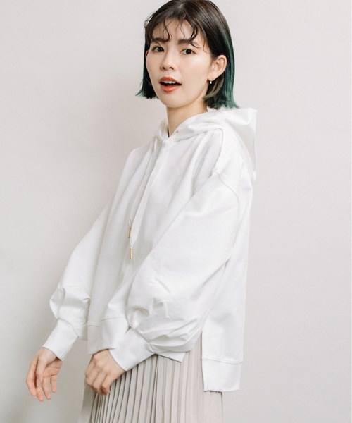 refinedworks（リファインドワークス）の「ショートフーディーPO（パーカー・レディース・オフホワイト/ブラック/ベージュ・FREE）」の6枚目の写真