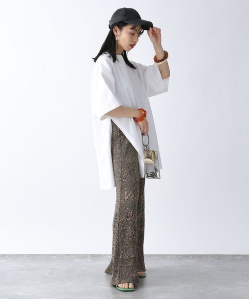 JEANASIS（ジーナシス）の「ワンサイドスリットBIGT/295898（Tシャツ/カットソー・レディース・オフホワイト/ブラック/ブルー・FREE）」の8枚目の写真