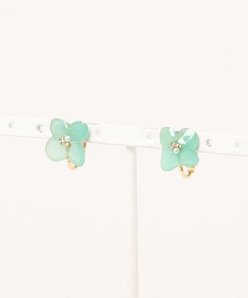 tone（トーン）の「【よひらのはな】紫陽花の花びらイヤリング（イヤリング・レディース・ホワイト/パープル/ネイビー/グレー/ピンク/ブルー/グリーン/グリーン系その他・FREE）」の2枚目の写真