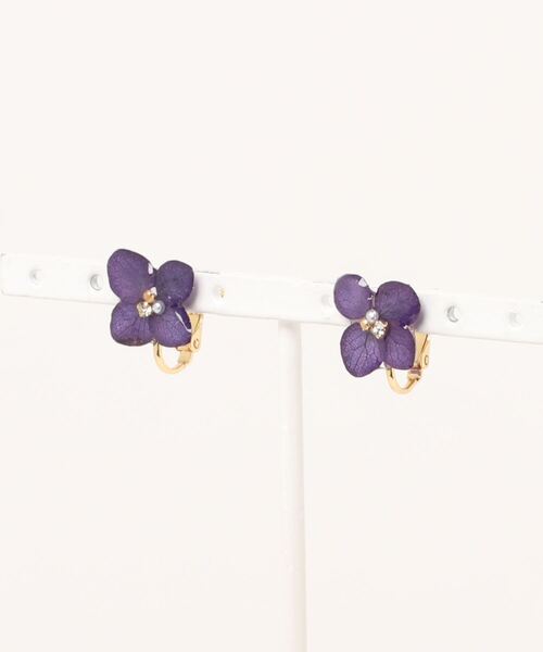 tone（トーン）の「【よひらのはな】紫陽花の花びらイヤリング（イヤリング・レディース・ホワイト/パープル/ネイビー/グレー/ピンク/ブルー/グリーン/グリーン系その他・FREE）」の5枚目の写真
