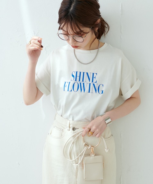 natural couture（ナチュラルクチュール）の「真夏でも安心して着られる◎汗染み防止加工ロゴT（Tシャツ/カットソー・レディース・オフホワイト/ブルー/スミクロ・FREE）」の4枚目の写真