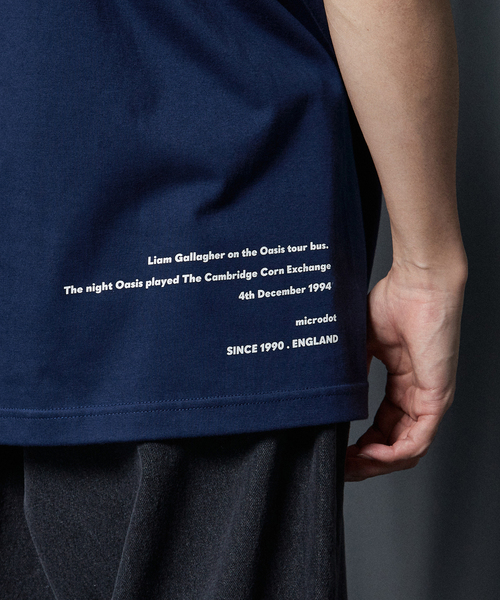 EDIFICE(エディフィス)の「【microdot / マイクロドット】 別注 oasis フォト Tシャツ(Tシャツ/カットソー・メンズ・ホワイト/ブラック/ブルー/ブラック系その他/ホワイト系その他/ホワイト×ホワイト・MEDIUM/LARGE)」の10枚目の写真