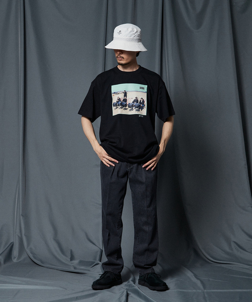 EDIFICE(エディフィス)の「【microdot / マイクロドット】 別注 oasis フォト Tシャツ(Tシャツ/カットソー・メンズ・ホワイト/ブラック/ブルー/ブラック系その他/ホワイト系その他/ホワイト×ホワイト・MEDIUM/LARGE)」の20枚目の写真