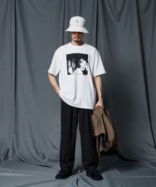 EDIFICE(エディフィス)の「【microdot / マイクロドット】 別注 oasis フォト Tシャツ(Tシャツ/カットソー・メンズ・ホワイト/ブラック/ブルー/ブラック系その他/ホワイト系その他/ホワイト×ホワイト・MEDIUM/LARGE)」の15枚目の写真