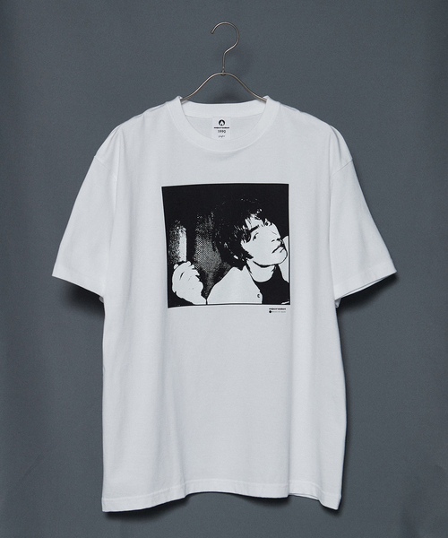 EDIFICE(エディフィス)の「【microdot / マイクロドット】 別注 oasis フォト Tシャツ(Tシャツ/カットソー・メンズ・ホワイト/ブラック/ブルー/ブラック系その他/ホワイト系その他/ホワイト×ホワイト・MEDIUM/LARGE)」の18枚目の写真