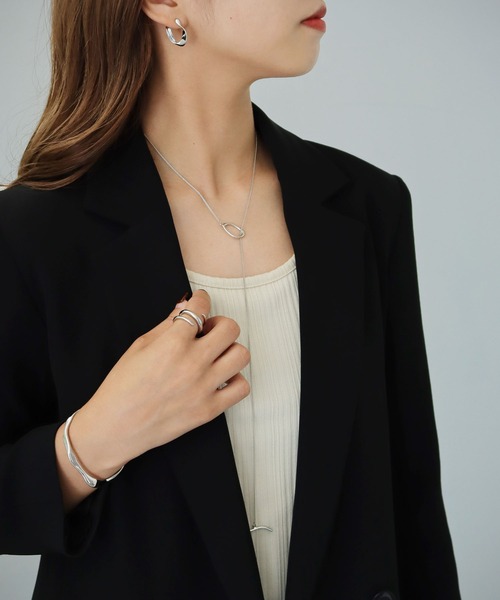 cheriella（シェリエラ）の「【cheriella】ニュアンスラインバングル（バングル/リストバンド・レディース・シルバー/ゴールド・FREE）」の5枚目の写真