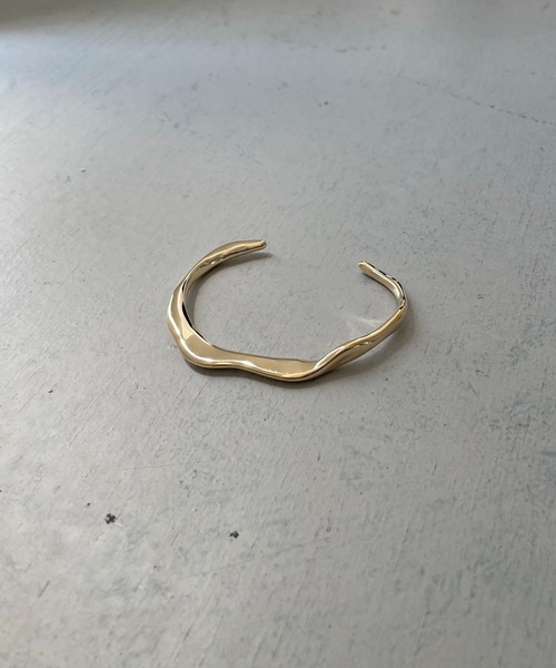 cheriella（シェリエラ）の「【cheriella】ニュアンスラインバングル（バングル/リストバンド・レディース・シルバー/ゴールド・FREE）」の11枚目の写真