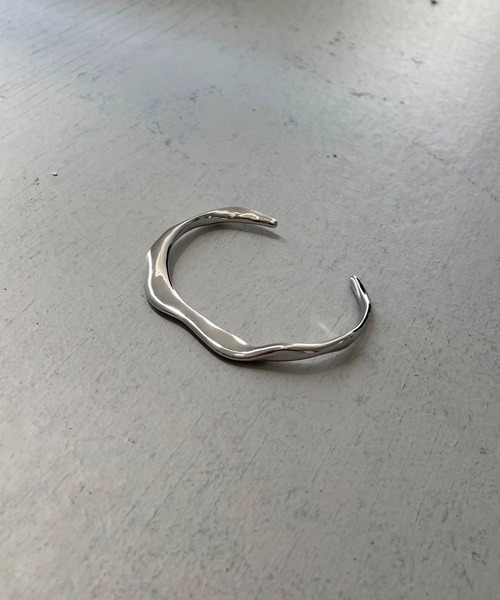 cheriella（シェリエラ）の「【cheriella】ニュアンスラインバングル（バングル/リストバンド・レディース・シルバー/ゴールド・FREE）」の10枚目の写真