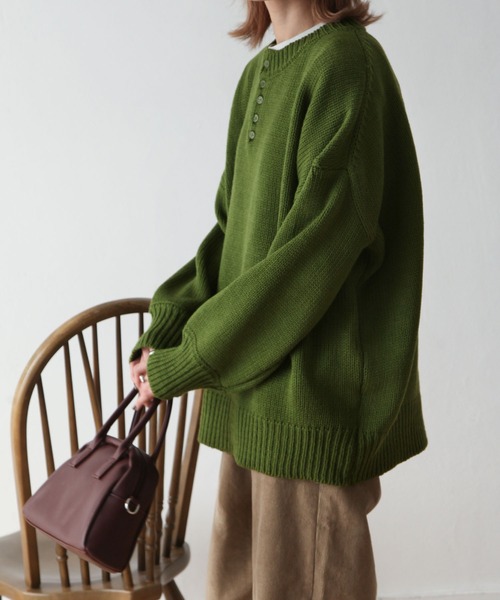 Chillfar(チルファー)の「ヘンリーネックボリュームニット(ニット/セーター・レディース・イエロー/オレンジ/ネイビー/グリーン/アイボリー/カーキ/グレー/ピンク・FREE)」の21枚目の写真