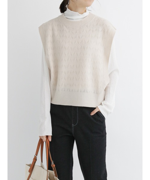 Samansa Mos2 blue（サマンサモスモスブルー）の「ショートニットベスト（ニット/セーター・レディース・カーキ/チャコール/キナリ・ﾌﾘ-）」の2枚目の写真