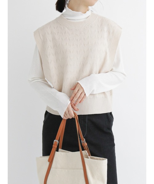 Samansa Mos2 blue（サマンサモスモスブルー）の「ショートニットベスト（ニット/セーター・レディース・カーキ/チャコール/キナリ・ﾌﾘ-）」の11枚目の写真