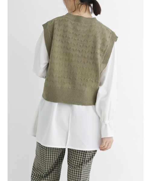 Samansa Mos2 blue（サマンサモスモスブルー）の「ショートニットベスト（ニット/セーター・レディース・カーキ/チャコール/キナリ・ﾌﾘ-）」の6枚目の写真