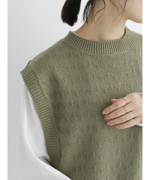 Samansa Mos2 blue（サマンサモスモスブルー）の「ショートニットベスト（ニット/セーター・レディース・カーキ/チャコール/キナリ・ﾌﾘ-）」の5枚目の写真