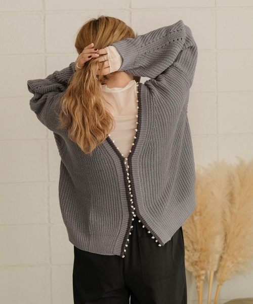 Bab（バブ）の「バイカラーパールカーディガントップス（カーディガン/ボレロ・レディース・チャコールグレー/アイボリー/モカ・FREE）」の3枚目の写真