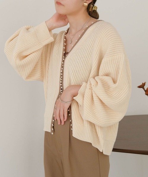 Bab（バブ）の「バイカラーパールカーディガントップス（カーディガン/ボレロ・レディース・チャコールグレー/アイボリー/モカ・FREE）」の6枚目の写真